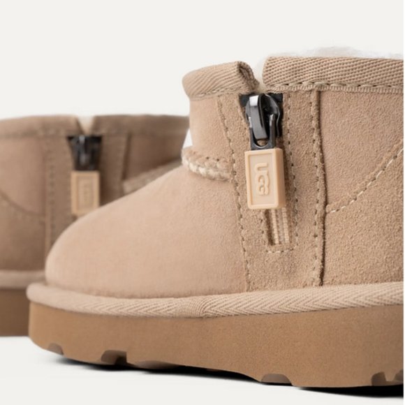 UGG Classic Ultra Mini Kids - Picture 3 of 5